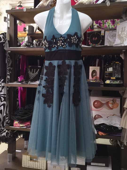 20160516　3571　グリーン地　ブラックフラワーレースにビジュー飾りのドレス　Ｆサイズ