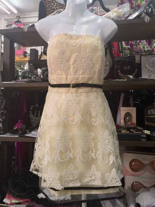 20160521　K9107　イエロー地　ブラックサテンライン入りフラワー刺繍チュールのベアトップドレス　ＬＬＬサイズ