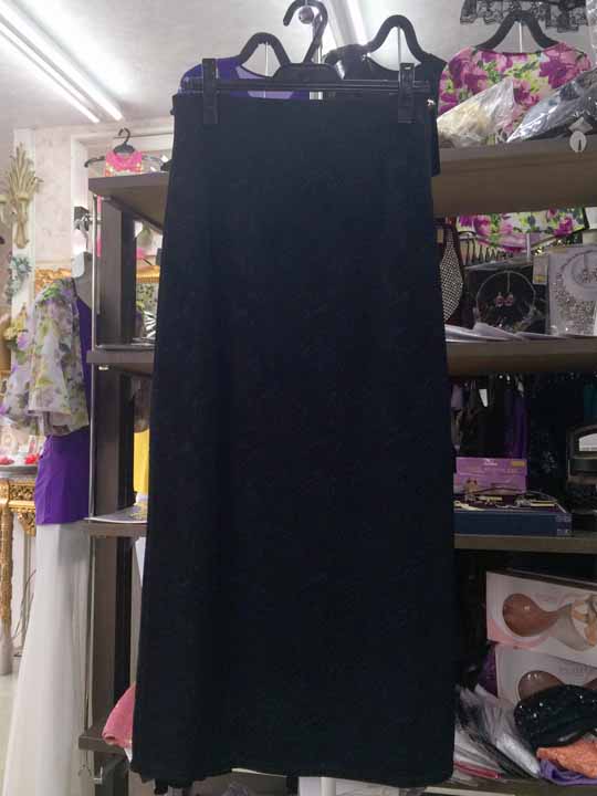 20160706　2595　ブラック地　薔薇膨れ地模様のストレートロング丈スカート　ＬＬサイズ
