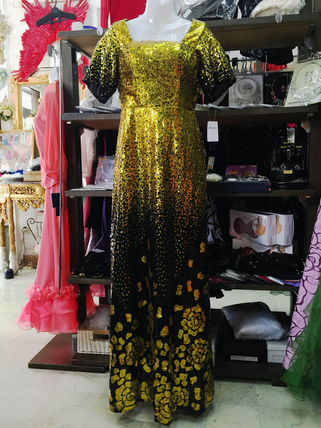 20170926 7343 ゴールド地　総スパンコールのフラワーデザインゴージャスドレス　Ｆサイズ